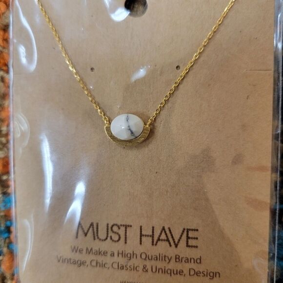 NWT Must Have White Stone Bead Pendant Necklace - Picture 1 of 4